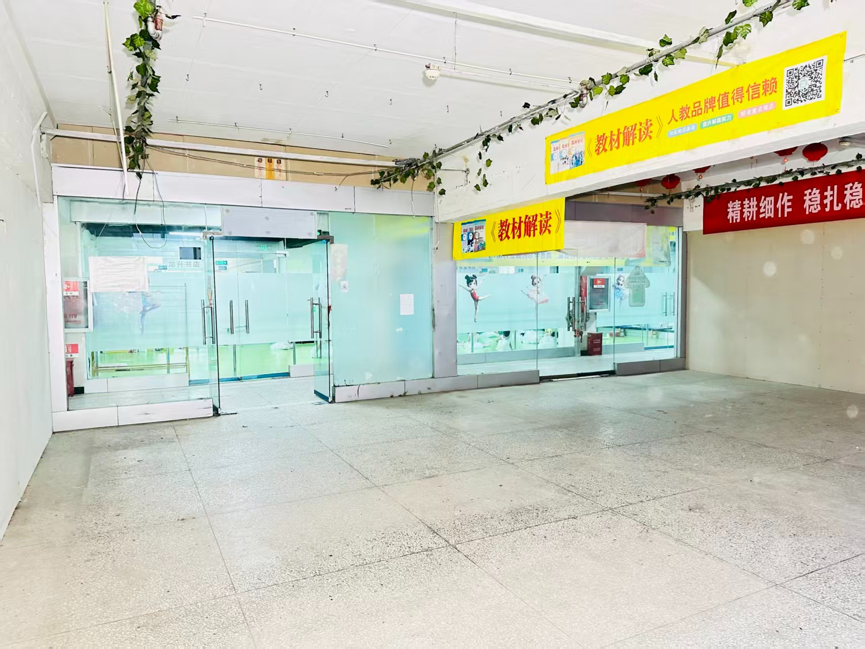 买家街提供写字楼、商铺、展示空间、直播间等多种面积选择，满足企业办公、研发、展示、运营等多元需求。
